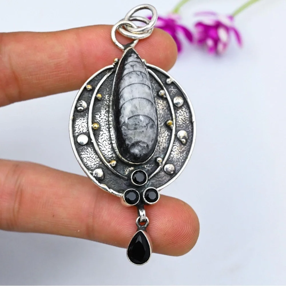 Natural Orthoceras Fossil and Black Spinel Pendant. - Picture 2 of 6